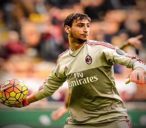 申花vs广岛三箭全场数据：射门13-14，控球率36-64（申花与广岛三箭全场统计：射门13比14，控球率36%对64%）