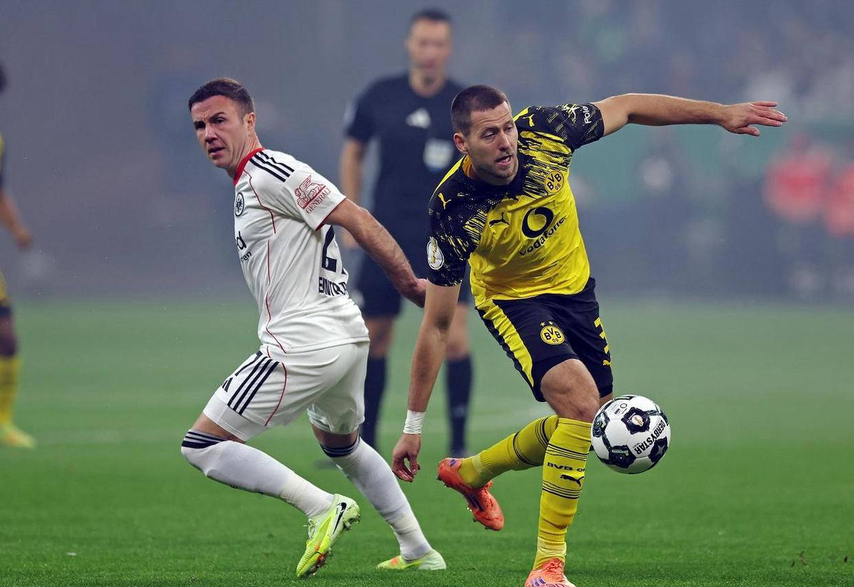 14轮不胜！佛罗伦萨客场1-3遭萨索洛逆转，沃尔帕托传射（紫百合14场不胜！客场1-3被萨索洛逆转，沃尔帕托传射建功）