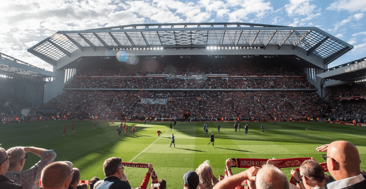 中超比赛亮点：上海海港2-1取胜山东泰山,（中超焦点战：上海海港2-1力克山东泰山）