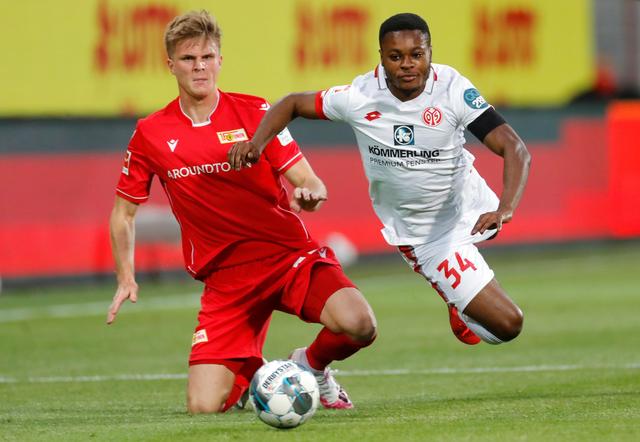 天妒英才，国米旧将范赫斯登转投西协甲后生涯第三度遭遇ACL受伤（命途多舛：前国米后卫范赫斯登转战西协甲后第三次前十字韧带重伤）