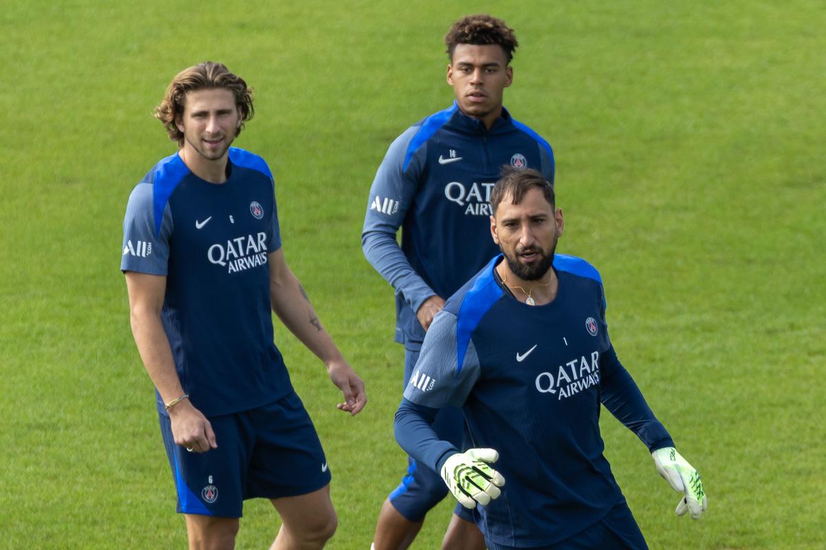 NBA交易市场最新动态：火箭完成签约,（火箭完成签约，NBA交易市场最新进展）