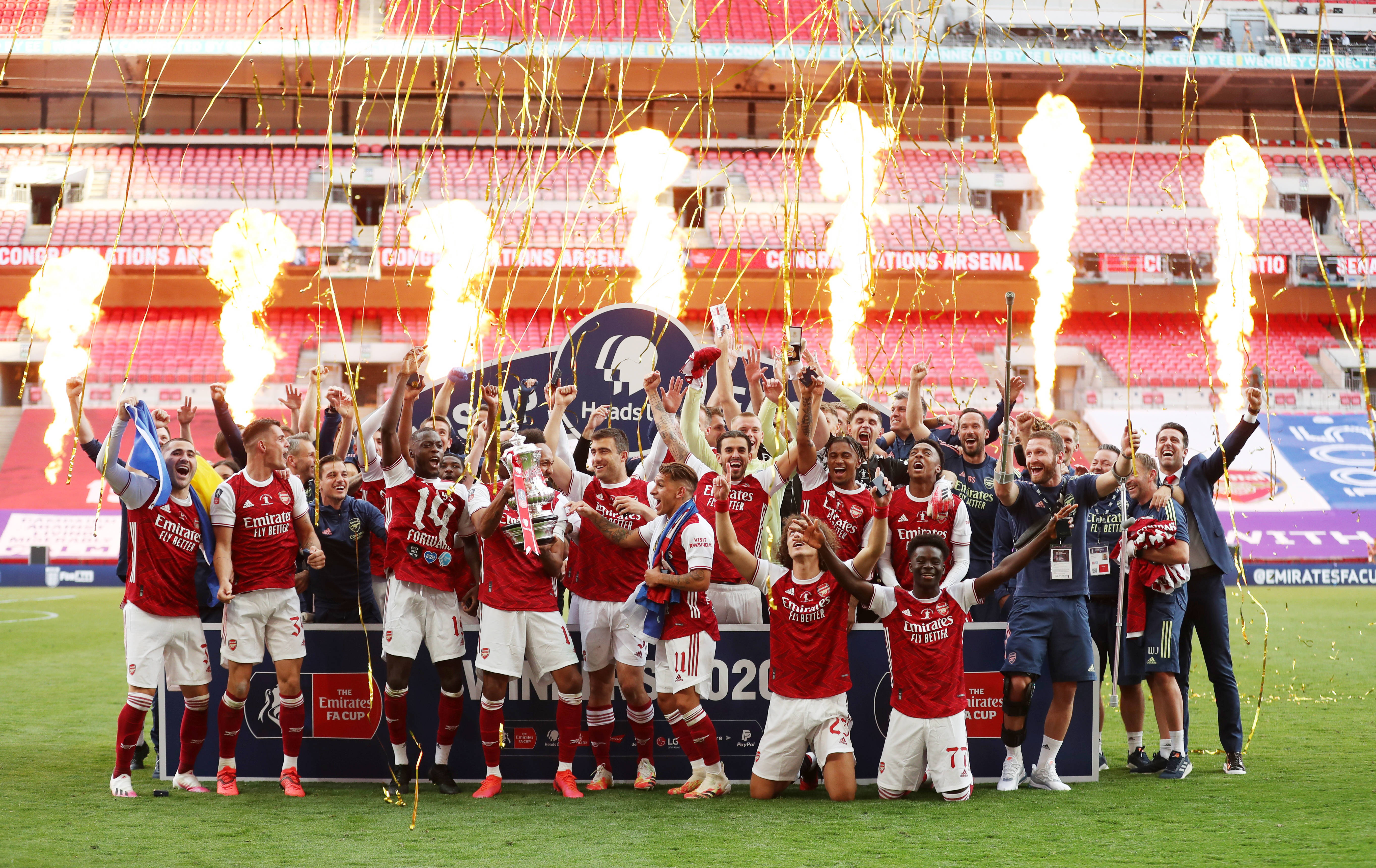 艾顿是湖人队史首位100%命中率0失误且砍两双的首发球员（艾顿成湖人队史首位先发，100%命中零失误豪取两双）