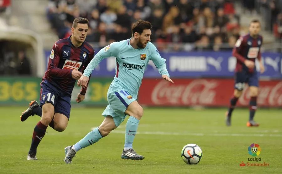 比朔夫：孔帕尼之前说我会被安排在六号位；更衣室氛围很好（比朔夫：孔帕尼此前已告知我将司职6号位，更衣室氛围很棒）