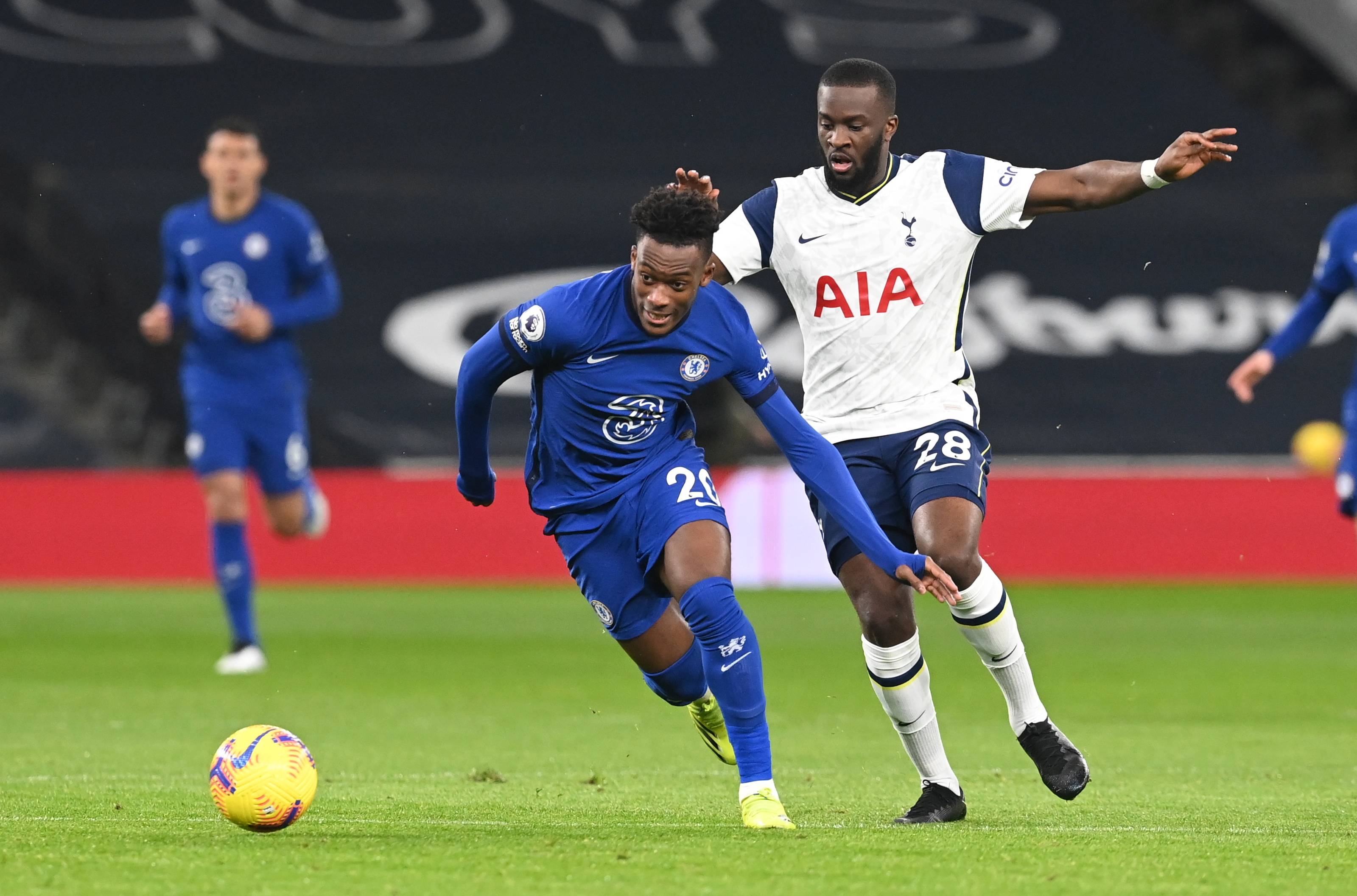 亚特兰大4-0十人热那亚晋级意杯8强，吉姆西蒂、德容恩破门（亚特兰大4-0横扫十人热那亚，挺进意杯八强，吉姆西蒂、德容恩建功）