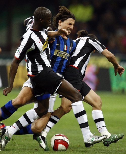 巴萨主场已18年未输给马竞 数据支持延续纪录（巴萨主场对马竞18年不败，数据看好纪录再续）