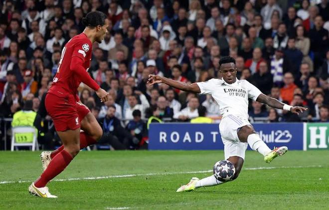 2025／26赛季英超：换队救不了状态！25岁桑乔边缘化（英超2025／26：换队难止颓，25岁桑乔仍被边缘化）