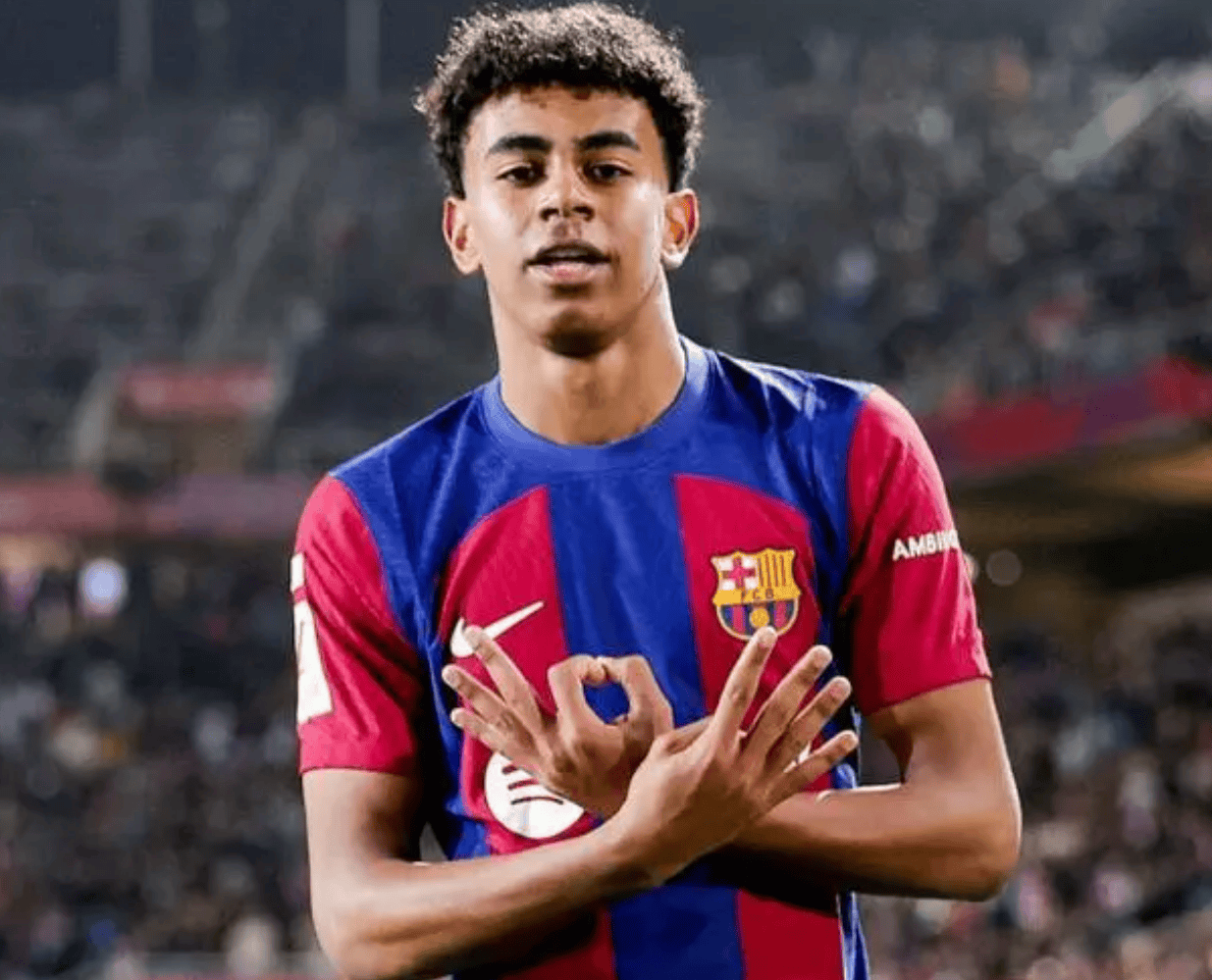 太阳报：伊万-托尼在伦敦夜总会因涉嫌用头撞人被警方逮捕（太阳报称伊万-托尼在伦敦夜店涉用头撞人遭警方拘捕）