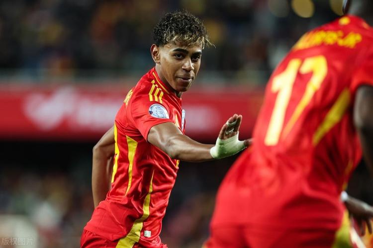 相差7.2公里，曼城全队跑动119公里，皇马跑动111.8公里（曼城全队跑动119公里领先皇马111.8公里，差距7.2公里）