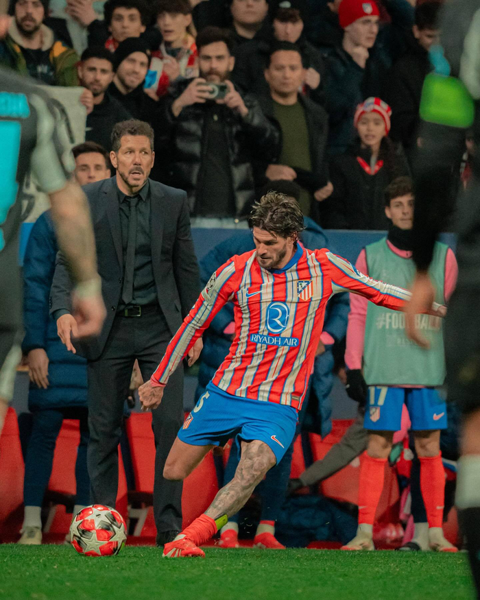 曼联可能在夏季签下安德森，但冬季转会窗口未有进展，转会市场竞争激烈。