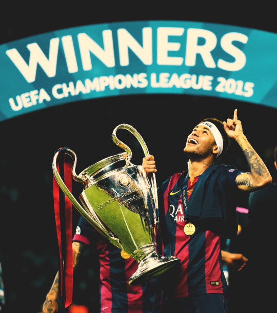 神锋！小蜜蜂前锋蒂亚戈再演梅开二度，联赛13场进11球（锋霸发威！小蜜蜂射手蒂亚戈再度梅开二度，联赛13战轰入11球）