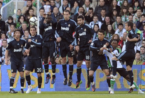 中超联赛总结：积分榜前三分析,（中超赛季回顾：积分榜三强解析）